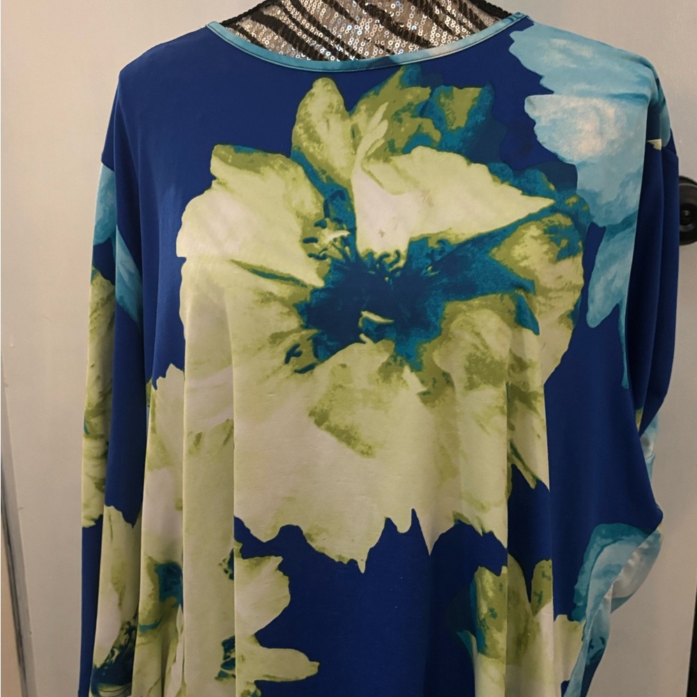 Plus size floral tunic.